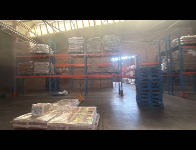 1,329M² WAREHOUSE TO LET IN MEADOWDALE
